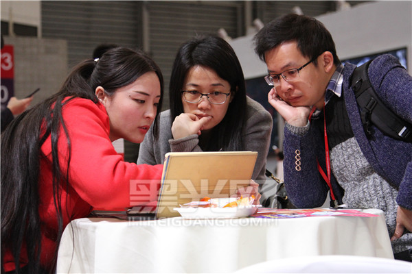 上海婚纱摄影展会_2017年婚纱展会(3)