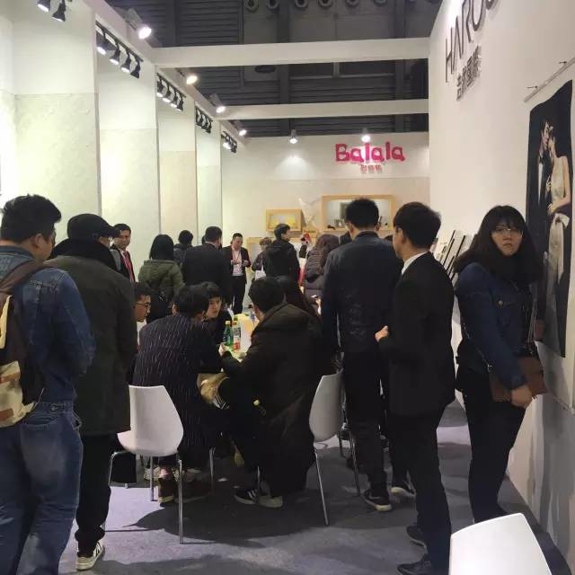 上海婚纱摄影展会_2017年婚纱展会(3)